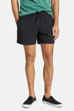 Voyage Hybrid Short 5.5"